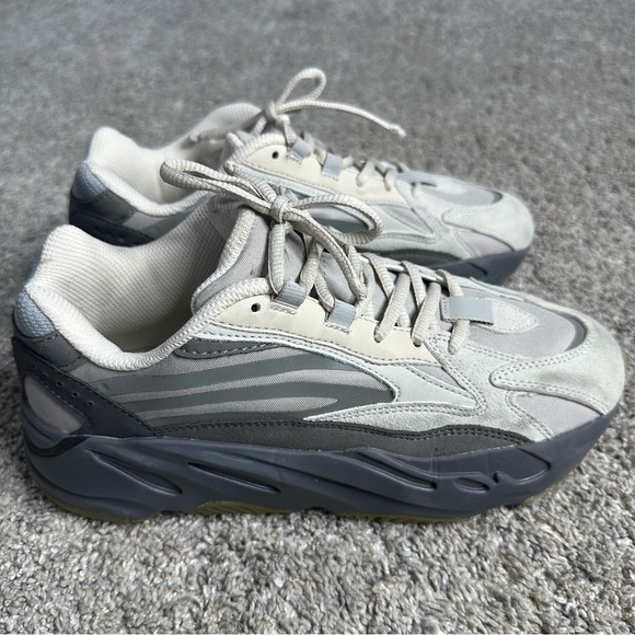 adidas Yeezy Boost 700 V2 Tephra sneakers 7 tennis shoes gym street gray comfort - Picture 8 of 12